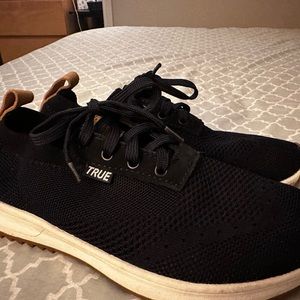 True Gold Shoes, to small worn once